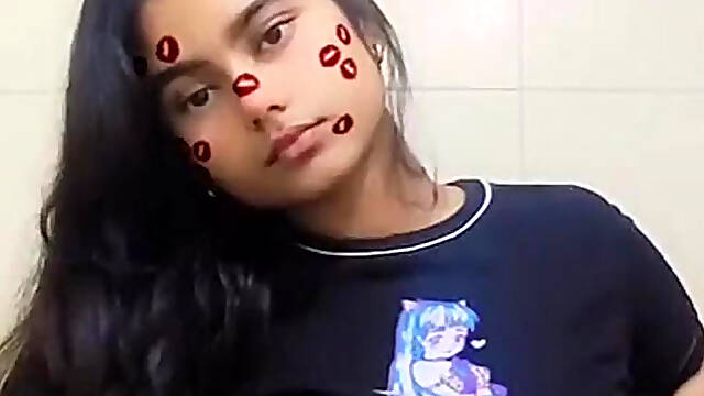 Horny Desi Girlfriend Fuck In Bus