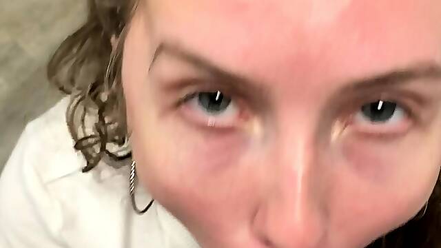 Sexy Slut Gives A Big Cock A Blowjob In The Car