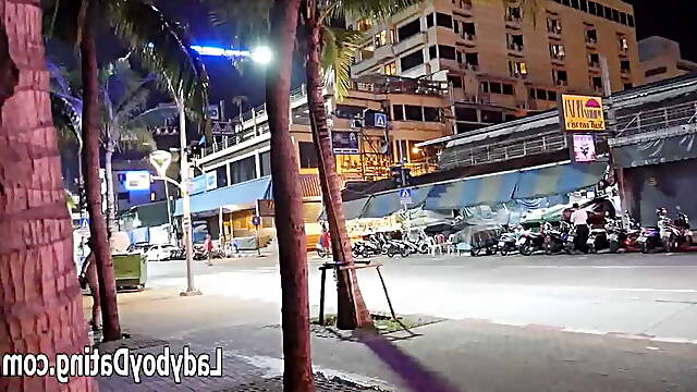 04 Pattaya Beach Road Ladyboy