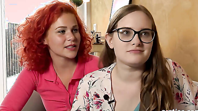 Ersties - Heißes Arschlecken auf der Twister-Matte