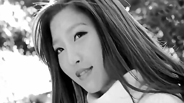 Young Babes Milfs Are Willing To Show Her Beautiful Tits To Man