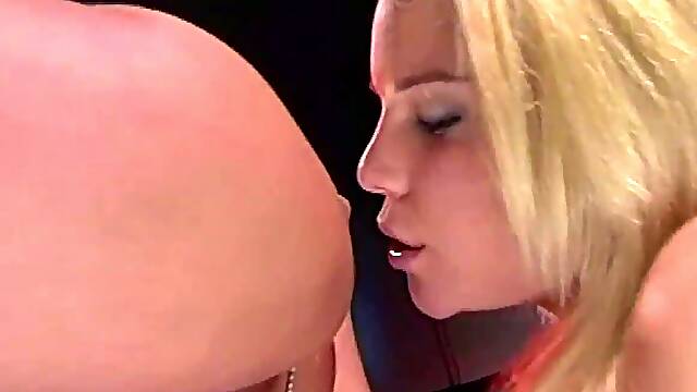 Lesbian show at the privé club