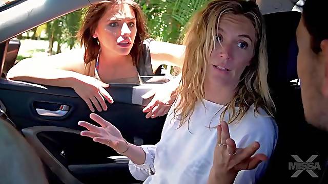 Hot blonde babe impassioned outdoor sex