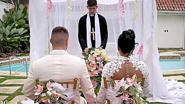 The Martix Wedding Chapter IV - Mariana Screws the Priest in a Bath After Getting Married