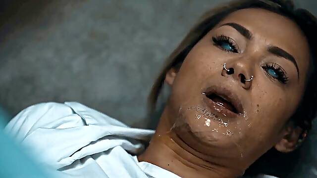 REAL LIFE VORE - black queen splatter over Veronica Leal and swallow her