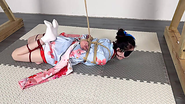 The Climax Version of Wearing a Kimono on a Sunny Day
