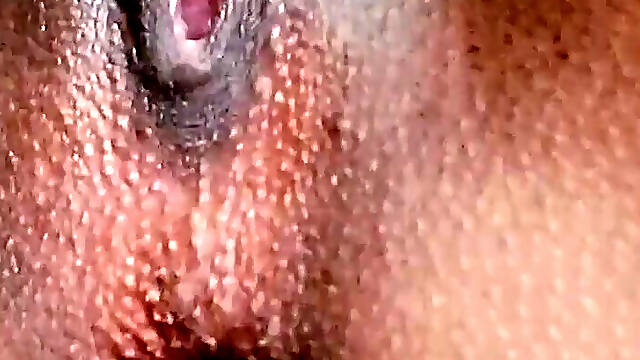 Indian babe squeezing her pusssy