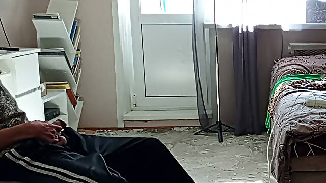The Maid Agreed to Have Sex for a Tip