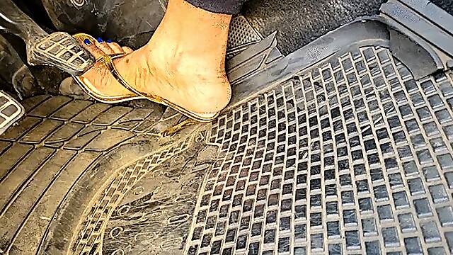 DELICIOUS Pedal Play Action In My Gold Flip-Flop Stilettos!