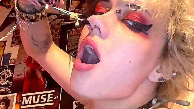 Goth Girl Glitterqueen1999 Stretches Her Button Nose with Ni